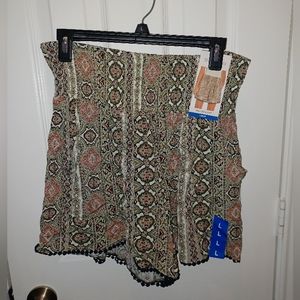 Bohemian Pattern Shorts, size L